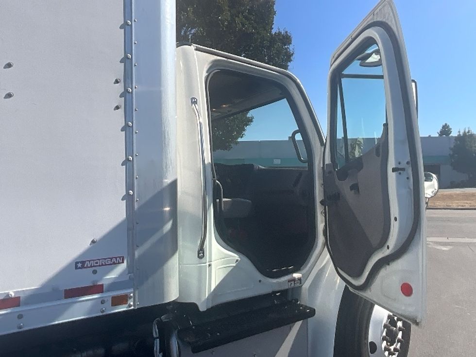 Medium Duty Box Truck-Light and Medium Duty Trucks-Freightliner-2016-M2-West Sacramento-CA-271,881\n\t\tmiles-$ 34,500 - Image 20