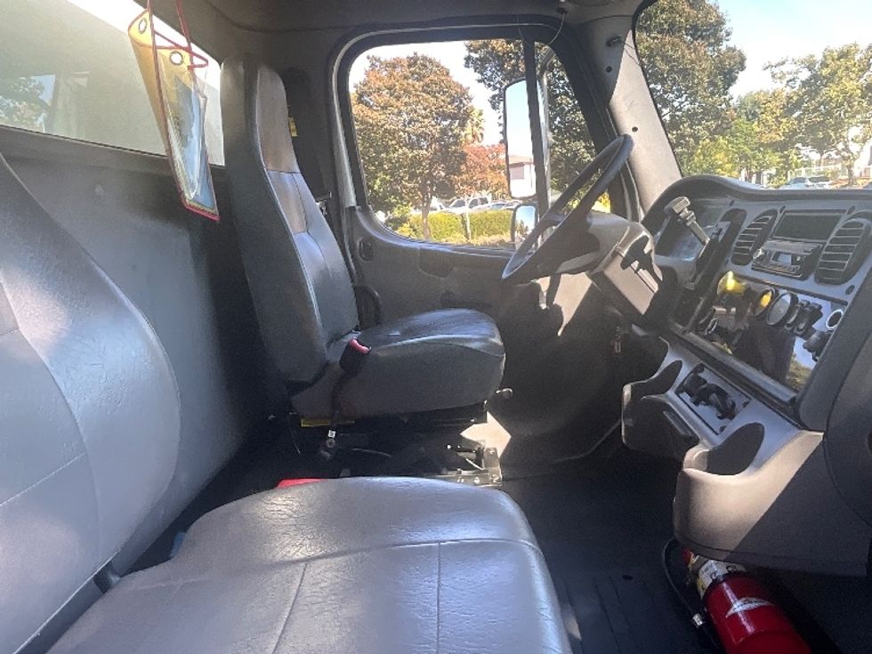 Medium Duty Box Truck-Light and Medium Duty Trucks-Freightliner-2016-M2-West Sacramento-CA-271,881\n\t\tmiles-$ 34,500 - Image 22
