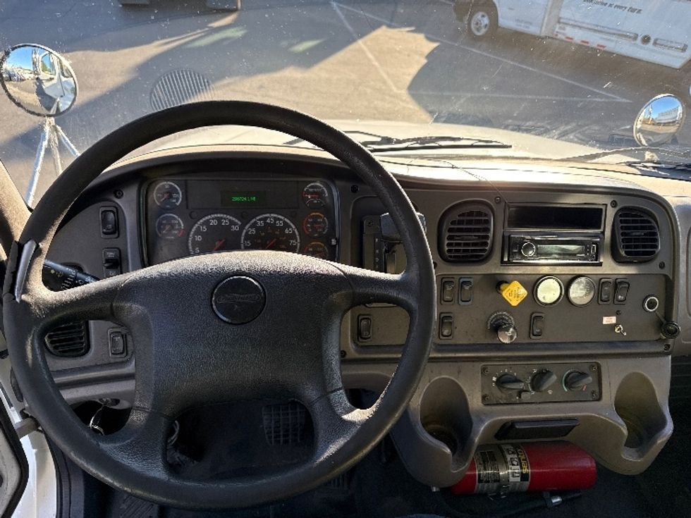 Medium Duty Box Truck-Light and Medium Duty Trucks-Freightliner-2016-M2-West Sacramento-CA-296,724\n\t\tmiles-$ 18,250 - Image 18