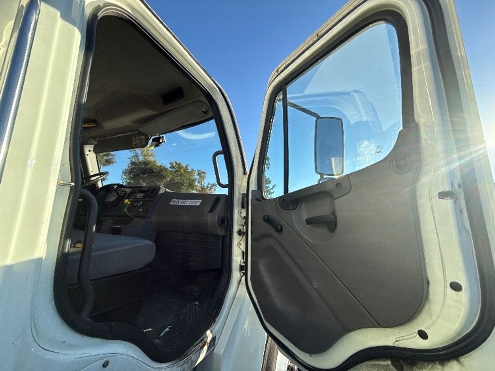Medium Duty Box Truck-Light and Medium Duty Trucks-Freightliner-2016-M2-West Sacramento-CA-296,724\n\t\tmiles-$ 18,250 - Image 20