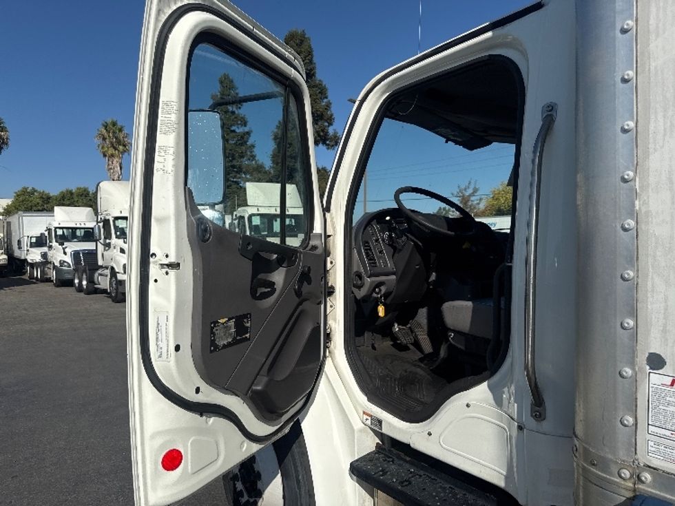 Medium Duty Box Truck-Light and Medium Duty Trucks-Freightliner-2016-M2-West Sacramento-CA-330,979\n\t\tmiles-$ 17,750 - Image 15