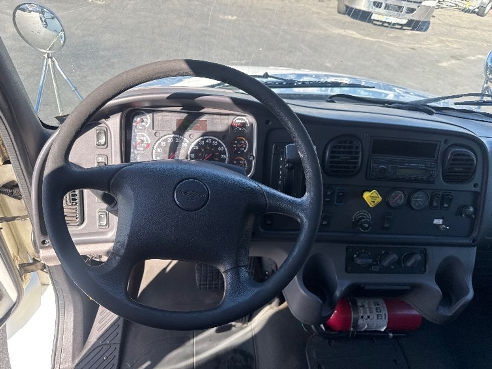 Medium Duty Box Truck-Light and Medium Duty Trucks-Freightliner-2016-M2-West Sacramento-CA-330,979\n\t\tmiles-$ 17,750 - Image 17