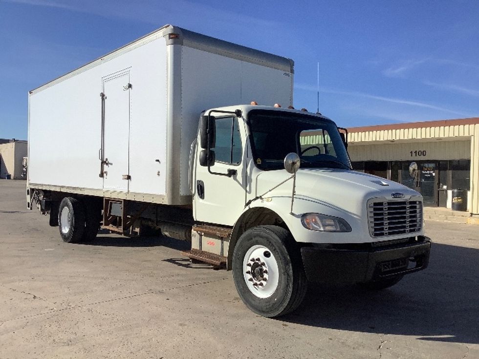 Medium Duty Box Truck-Light and Medium Duty Trucks-Freightliner-2016-M2-Winnipeg-MB-407,998\n\t\tkm-$ 45,500 - Image 1