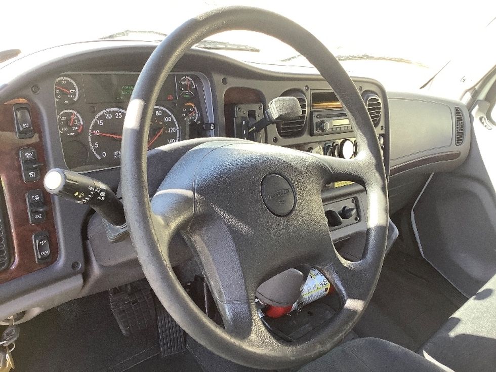 Medium Duty Box Truck-Light and Medium Duty Trucks-Freightliner-2016-M2-Winnipeg-MB-407,998\n\t\tkm-$ 45,500 - Image 16