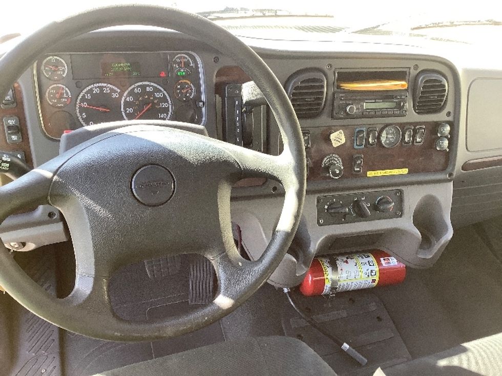 Medium Duty Box Truck-Light and Medium Duty Trucks-Freightliner-2016-M2-Winnipeg-MB-407,998\n\t\tkm-$ 45,500 - Image 17