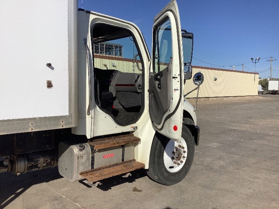 Medium Duty Box Truck-Light and Medium Duty Trucks-Freightliner-2016-M2-Winnipeg-MB-407,998\n\t\tkm-$ 45,500 - Image 19