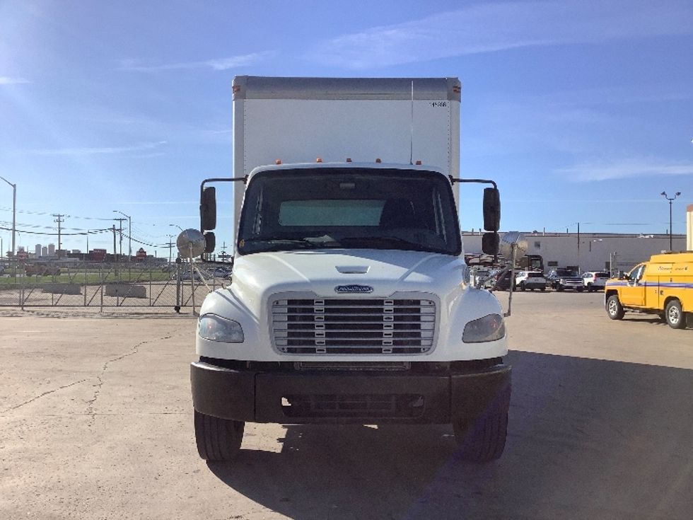 Medium Duty Box Truck-Light and Medium Duty Trucks-Freightliner-2016-M2-Winnipeg-MB-407,998\n\t\tkm-$ 45,500 - Image 2