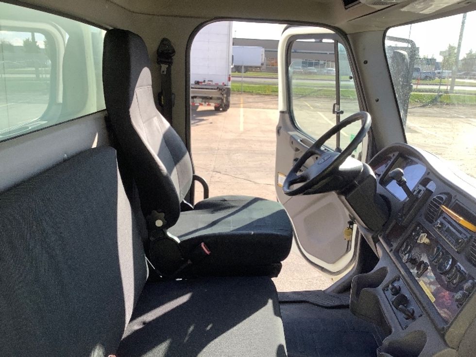 Medium Duty Box Truck-Light and Medium Duty Trucks-Freightliner-2016-M2-Winnipeg-MB-407,998\n\t\tkm-$ 45,500 - Image 21