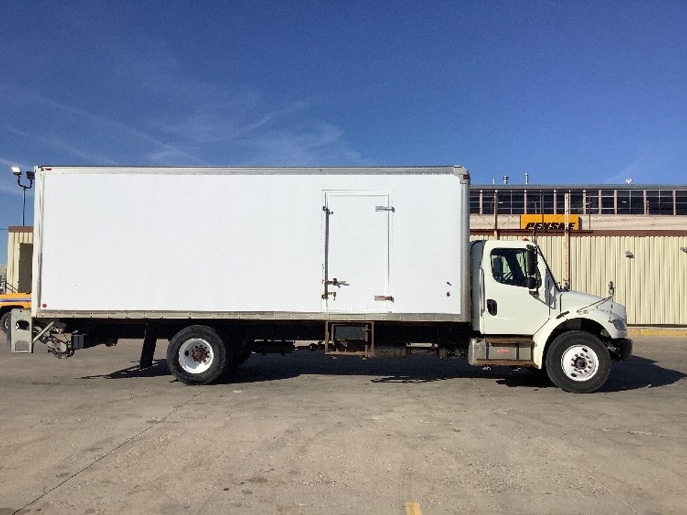 Medium Duty Box Truck-Light and Medium Duty Trucks-Freightliner-2016-M2-Winnipeg-MB-407,998\n\t\tkm-$ 45,500 - Image 25