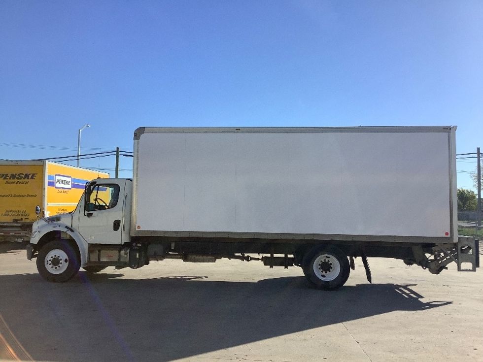 Medium Duty Box Truck-Light and Medium Duty Trucks-Freightliner-2016-M2-Winnipeg-MB-407,998\n\t\tkm-$ 45,500 - Image 4
