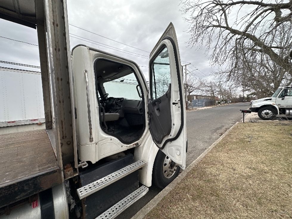 Medium Duty Box Truck-Light and Medium Duty Trucks-Freightliner-2016-M211264S-Dayton-NJ-327,826\n\t\tmiles-$ 53,250 - Image 20
