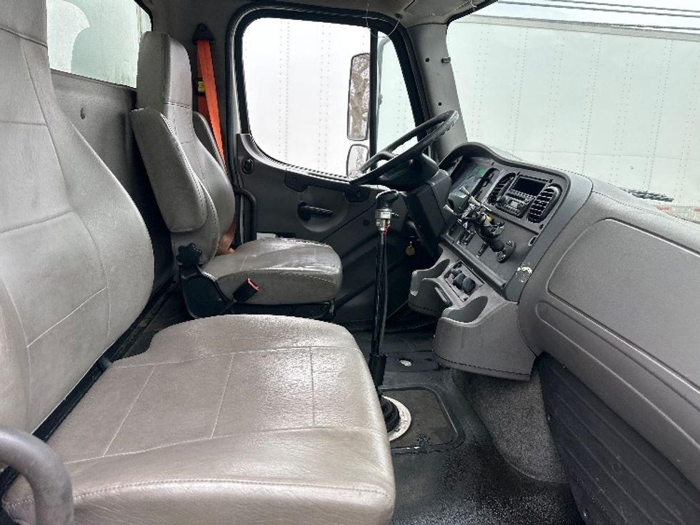 Medium Duty Box Truck-Light and Medium Duty Trucks-Freightliner-2016-M211264S-Dayton-NJ-327,826\n\t\tmiles-$ 53,250 - Image 22