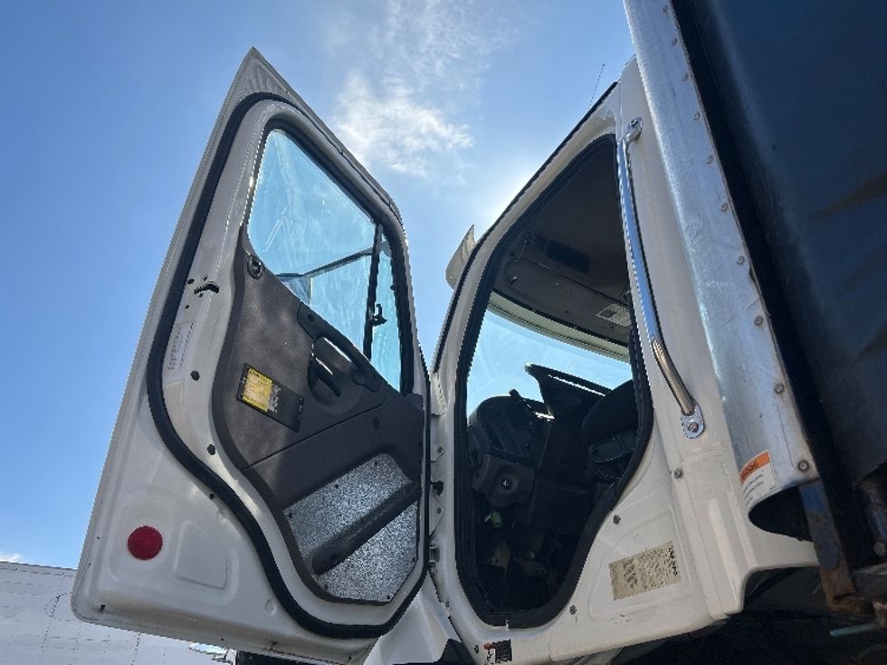 Medium Duty Box Truck-Light and Medium Duty Trucks-Freightliner-2017-114SD-Jessup-PA-344,947\n\t\tmiles-$ 77,500 - Image 15