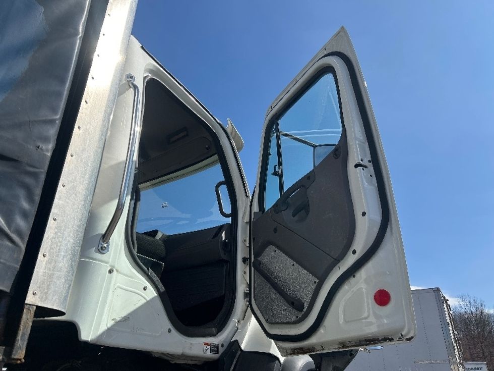 Medium Duty Box Truck-Light and Medium Duty Trucks-Freightliner-2017-114SD-Jessup-PA-344,947\n\t\tmiles-$ 77,500 - Image 19