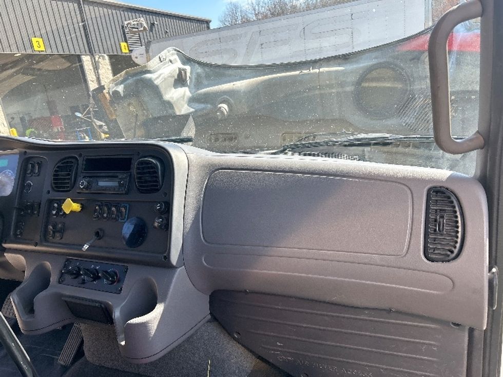 Medium Duty Box Truck-Light and Medium Duty Trucks-Freightliner-2017-114SD-Jessup-PA-344,947\n\t\tmiles-$ 77,500 - Image 20