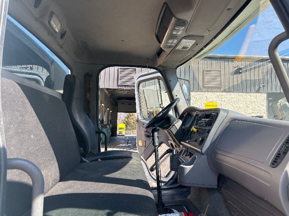 Medium Duty Box Truck-Light and Medium Duty Trucks-Freightliner-2017-114SD-Jessup-PA-344,947\n\t\tmiles-$ 77,500 - Image 21