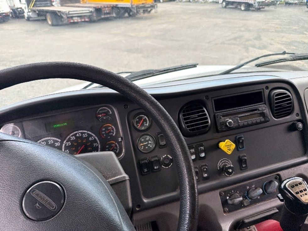Medium Duty Box Truck-Light and Medium Duty Trucks-Freightliner-2017-M2-Alexandria-VA-95,220\n\t\tmiles-$ 52,750 - Image 18