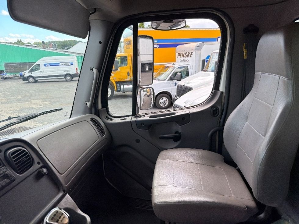 Medium Duty Box Truck-Light and Medium Duty Trucks-Freightliner-2017-M2-Alexandria-VA-95,220\n\t\tmiles-$ 52,750 - Image 19