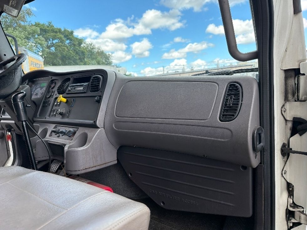 Medium Duty Box Truck-Light and Medium Duty Trucks-Freightliner-2017-M2-Alexandria-VA-95,220\n\t\tmiles-$ 52,750 - Image 21