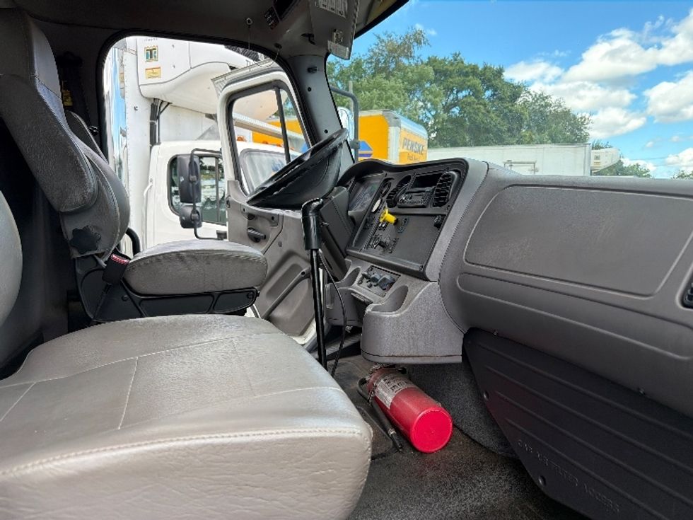Medium Duty Box Truck-Light and Medium Duty Trucks-Freightliner-2017-M2-Alexandria-VA-95,220\n\t\tmiles-$ 52,750 - Image 22