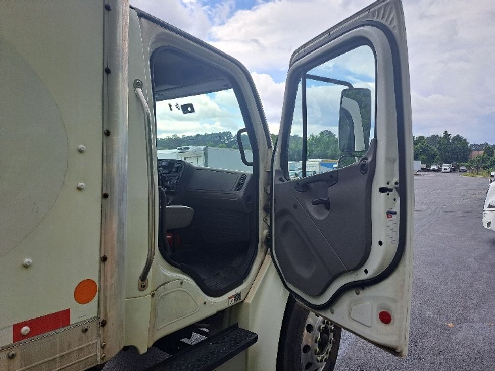 Medium Duty Box Truck-Light and Medium Duty Trucks-Freightliner-2017-M2-Atlanta-GA-183,247\n\t\tmiles-$ 49,250 - Image 19