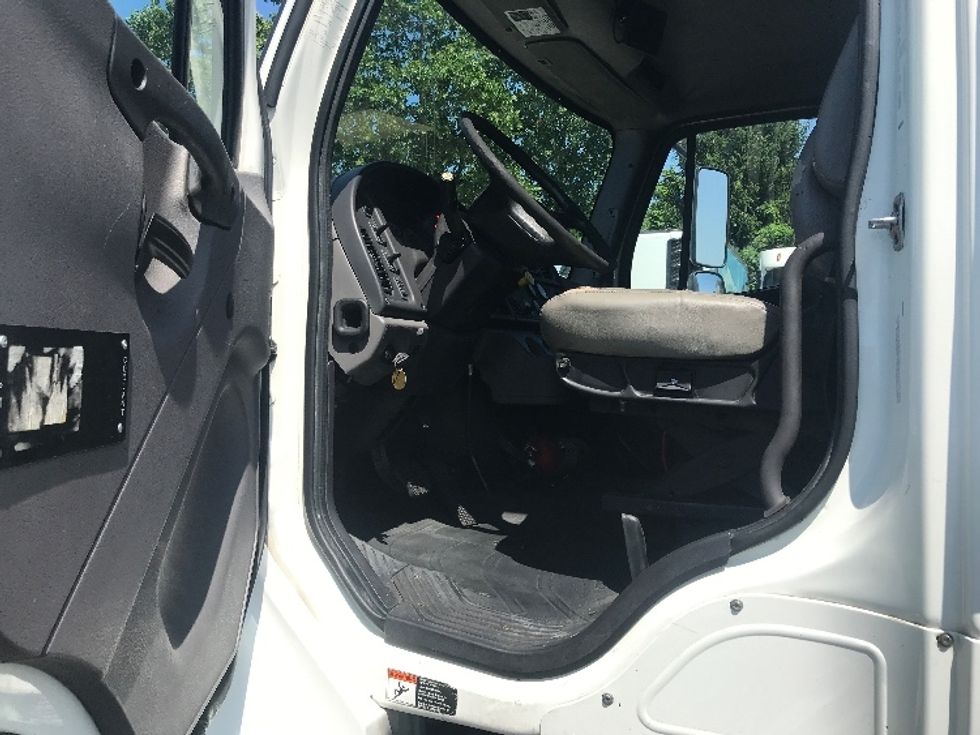 Medium Duty Box Truck-Light and Medium Duty Trucks-Freightliner-2017-M2-Bensalem-PA-390,652\n\t\tmiles-$ 19,250 - Image 16