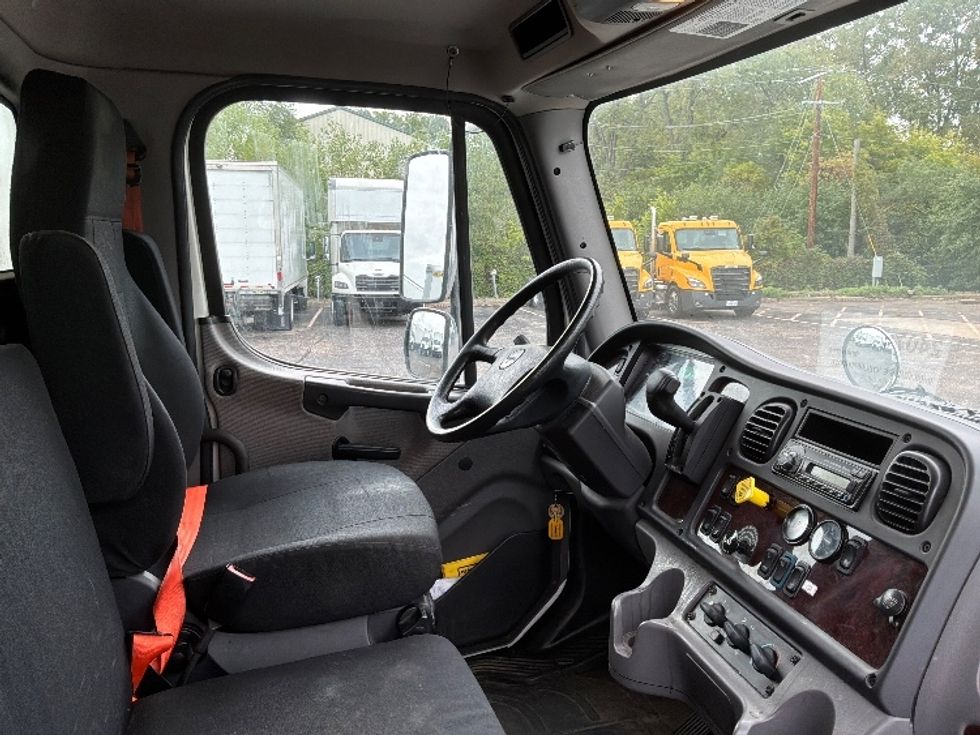 Medium Duty Box Truck-Light and Medium Duty Trucks-Freightliner-2017-M2-Brooklyn Park-MN-268,728\n\t\tmiles-$ 25,750 - Image 21