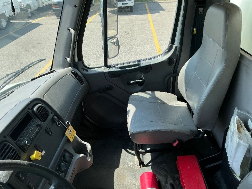 Medium Duty Box Truck-Light and Medium Duty Trucks-Freightliner-2017-M2-Cincinnati-OH-122,554\n\t\tmiles-$ 46,750 - Image 18