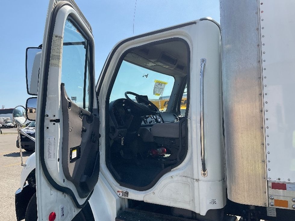 Medium Duty Box Truck-Light and Medium Duty Trucks-Freightliner-2017-M2-Cincinnati-OH-248,594\n\t\tmiles-$ 33,000 - Image 16