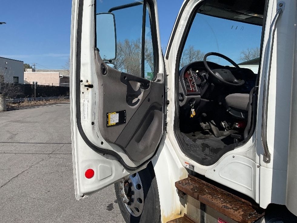 Medium Duty Box Truck-Light and Medium Duty Trucks-Freightliner-2017-M2-Coxsackie-NY-166,653\n\t\tmiles-$ 46,500 - Image 16