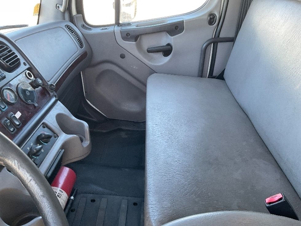 Medium Duty Box Truck-Light and Medium Duty Trucks-Freightliner-2017-M2-Coxsackie-NY-166,653\n\t\tmiles-$ 46,500 - Image 19