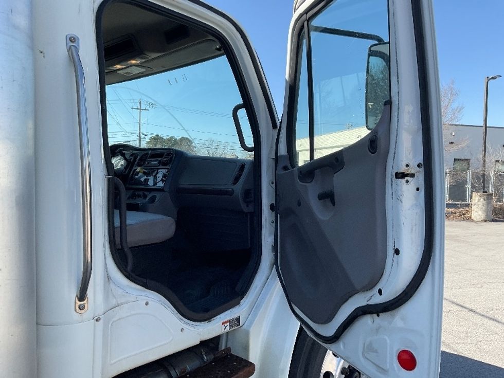 Medium Duty Box Truck-Light and Medium Duty Trucks-Freightliner-2017-M2-Coxsackie-NY-166,653\n\t\tmiles-$ 46,500 - Image 20