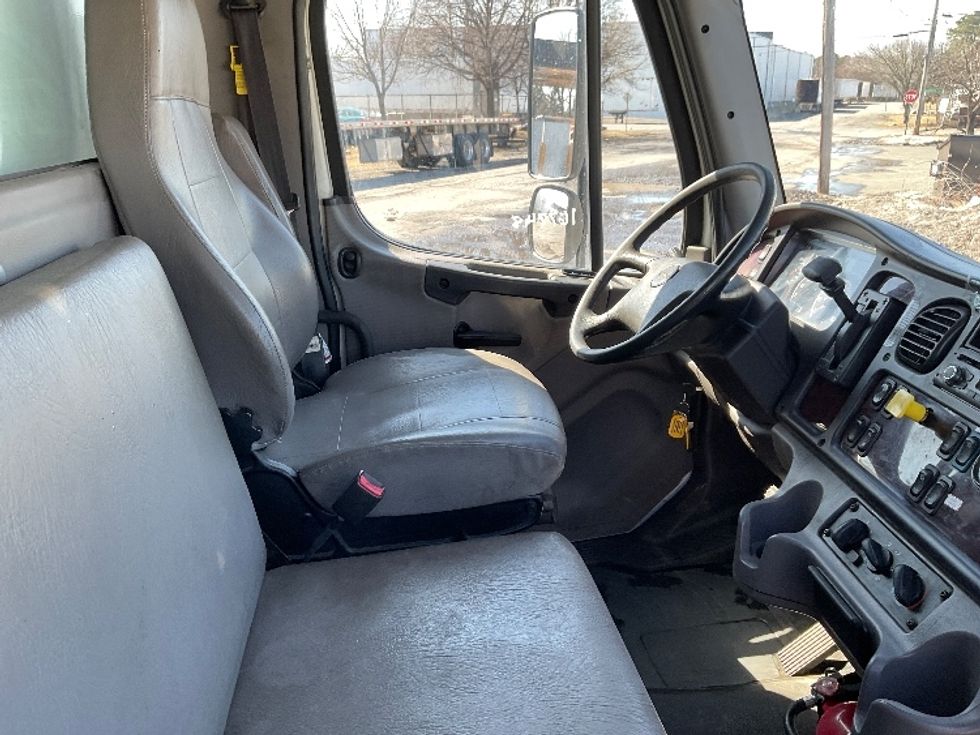 Medium Duty Box Truck-Light and Medium Duty Trucks-Freightliner-2017-M2-Coxsackie-NY-166,653\n\t\tmiles-$ 46,500 - Image 22