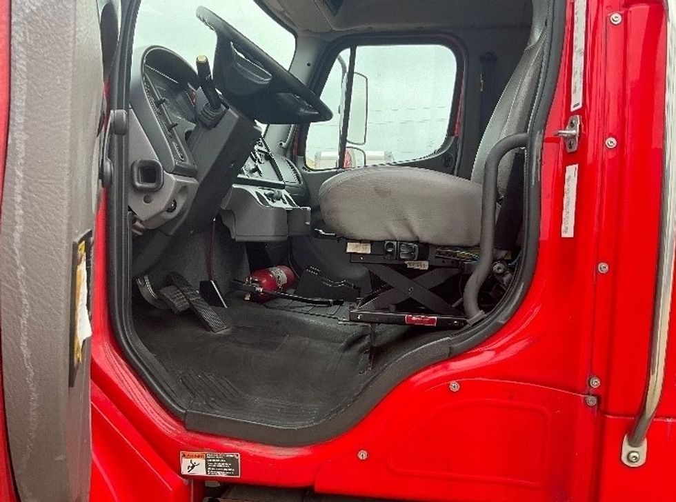 Medium Duty Box Truck-Light and Medium Duty Trucks-Freightliner-2017-M2-Dallas-TX-109,751\n\t\tmiles-$ 53,750 - Image 13