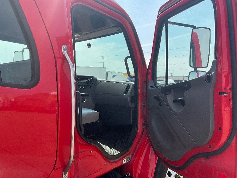 Medium Duty Box Truck-Light and Medium Duty Trucks-Freightliner-2017-M2-Dallas-TX-146,853\n\t\tmiles-$ 49,750 - Image 20