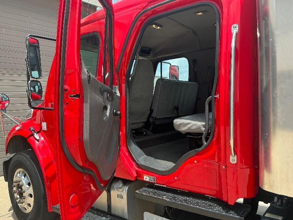 Medium Duty Box Truck-Light and Medium Duty Trucks-Freightliner-2017-M2-Dallas-TX-170,315\n\t\tmiles-$ 50,500 - Image 25