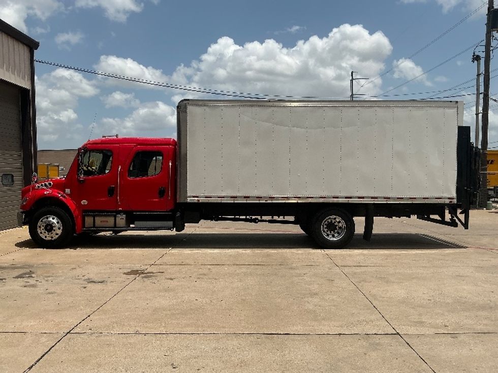 Medium Duty Box Truck-Light and Medium Duty Trucks-Freightliner-2017-M2-Dallas-TX-170,315\n\t\tmiles-$ 50,500 - Image 4