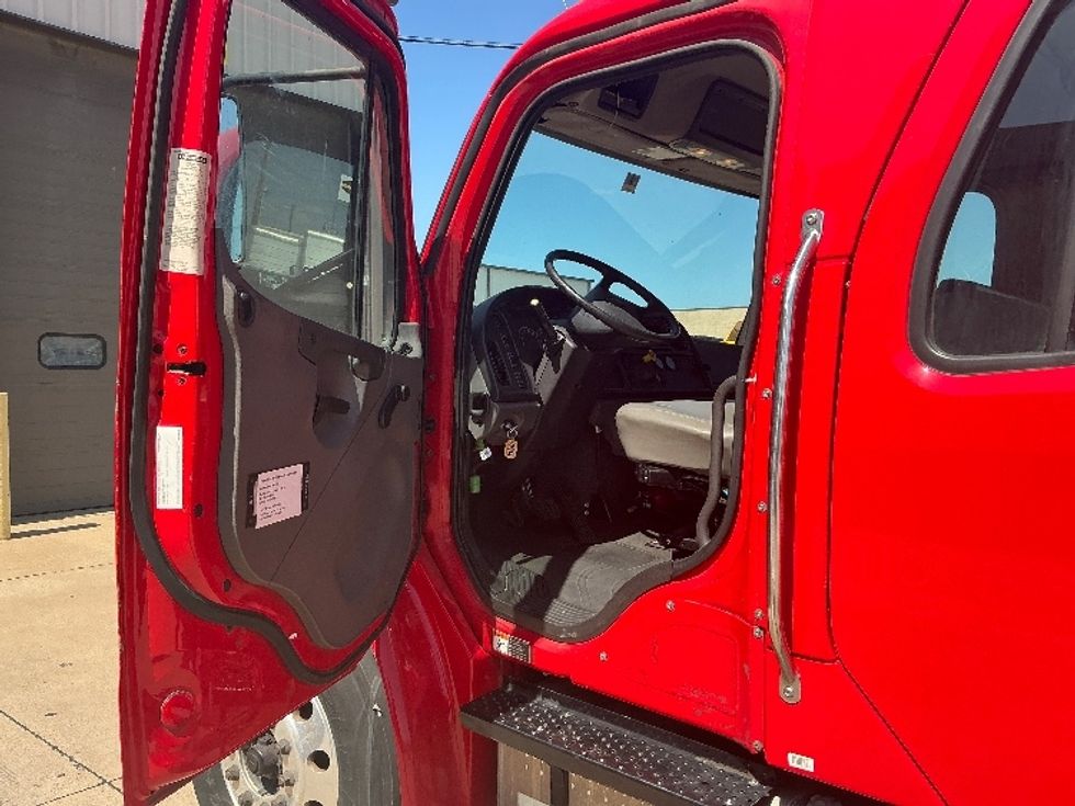 Medium Duty Box Truck-Light and Medium Duty Trucks-Freightliner-2017-M2-Dallas-TX-180,610\n\t\tmiles-$ 50,000 - Image 16