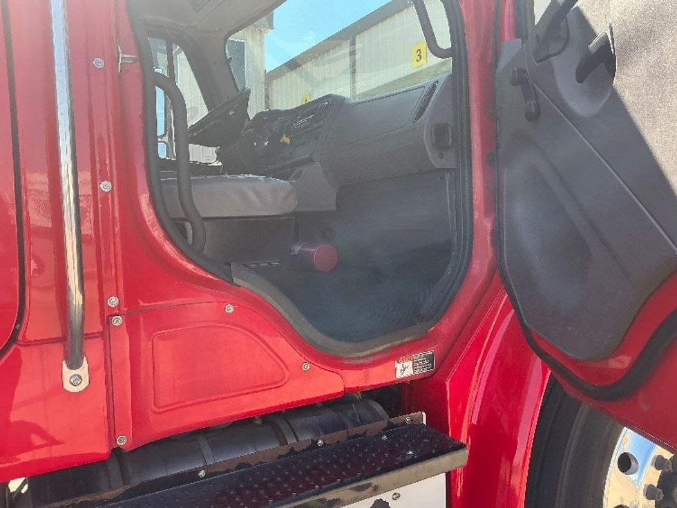 Medium Duty Box Truck-Light and Medium Duty Trucks-Freightliner-2017-M2-Dallas-TX-180,610\n\t\tmiles-$ 50,000 - Image 20