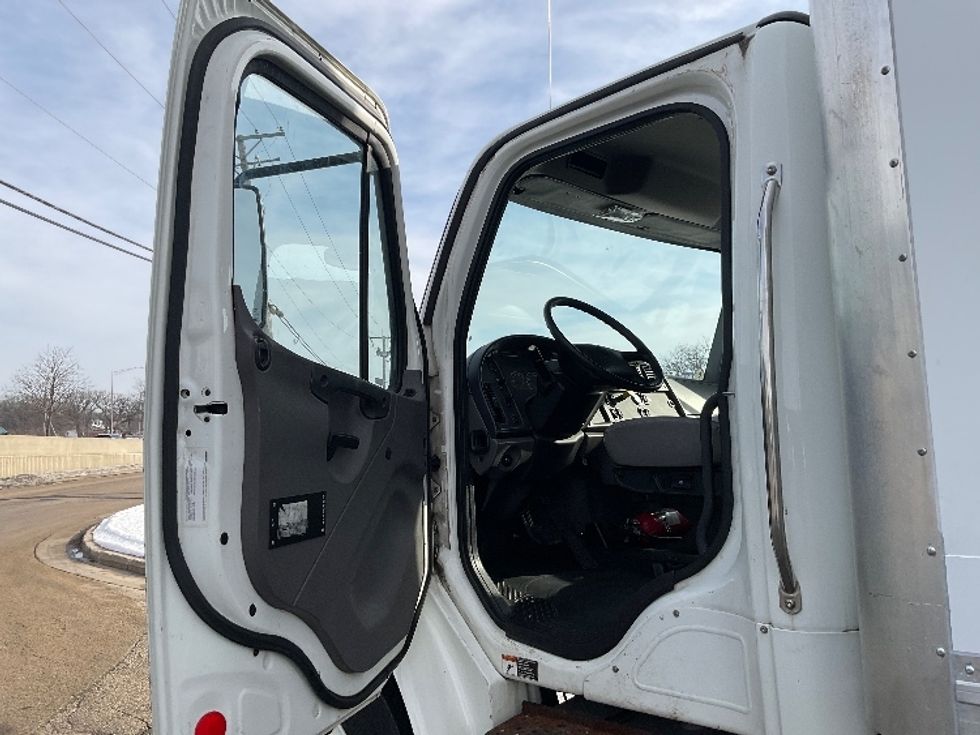 Medium Duty Box Truck-Light and Medium Duty Trucks-Freightliner-2017-M2-East Chicago-IN-140,617\n\t\tmiles-$ 45,250 - Image 15