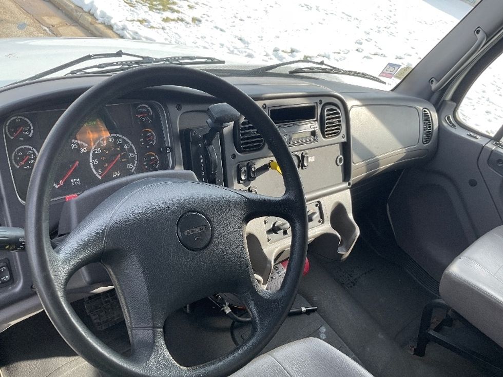 Medium Duty Box Truck-Light and Medium Duty Trucks-Freightliner-2017-M2-East Chicago-IN-140,617\n\t\tmiles-$ 45,250 - Image 16