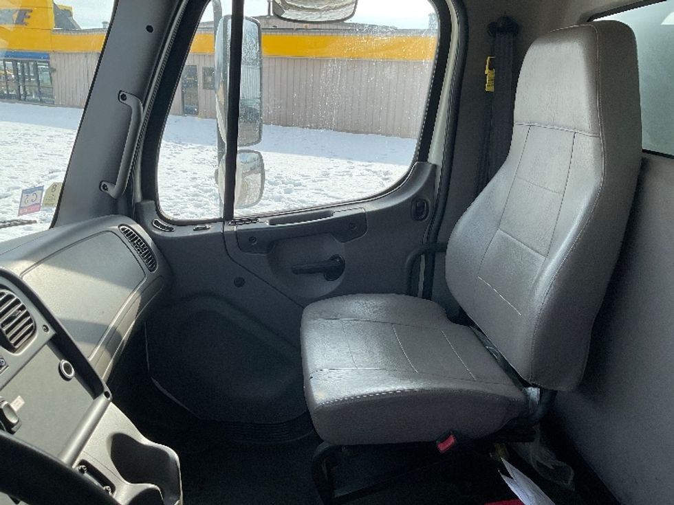 Medium Duty Box Truck-Light and Medium Duty Trucks-Freightliner-2017-M2-East Chicago-IN-140,617\n\t\tmiles-$ 45,250 - Image 18