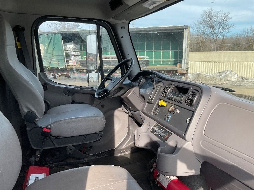 Medium Duty Box Truck-Light and Medium Duty Trucks-Freightliner-2017-M2-East Chicago-IN-140,617\n\t\tmiles-$ 45,250 - Image 21