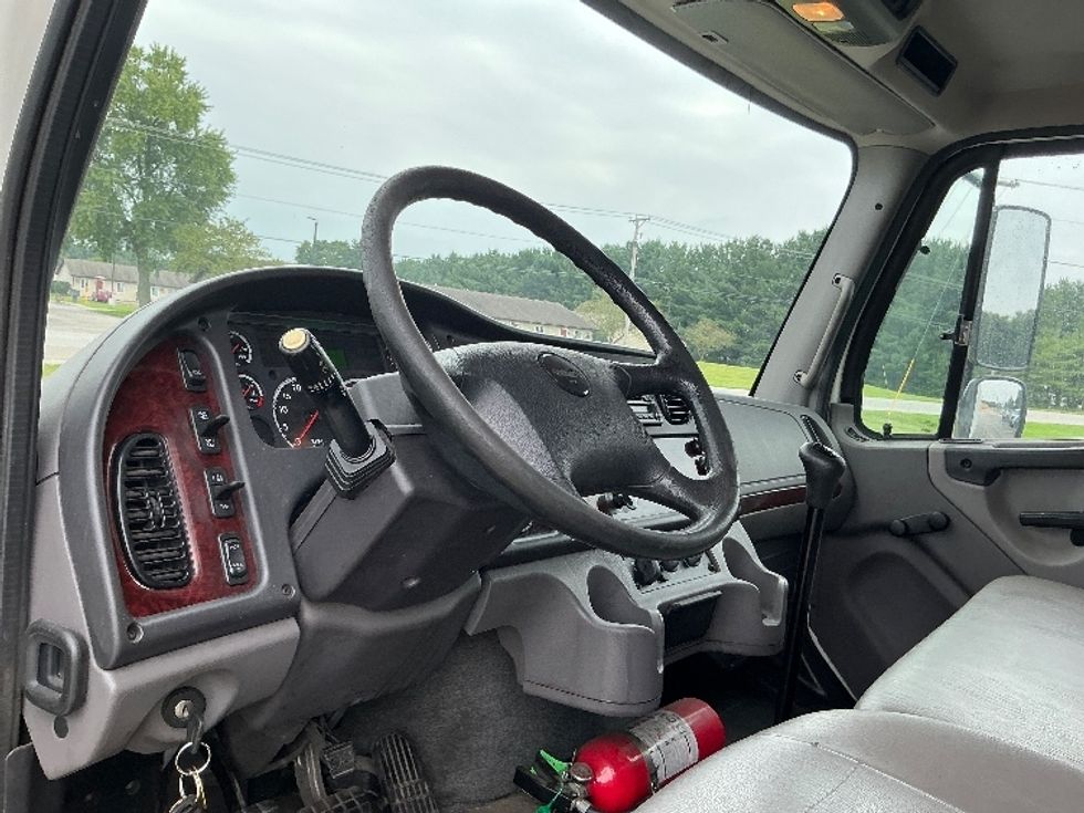 Medium Duty Box Truck-Light and Medium Duty Trucks-Freightliner-2017-M2-Elkhart-IN-179,191\n\t\tmiles-$ 31,500 - Image 17
