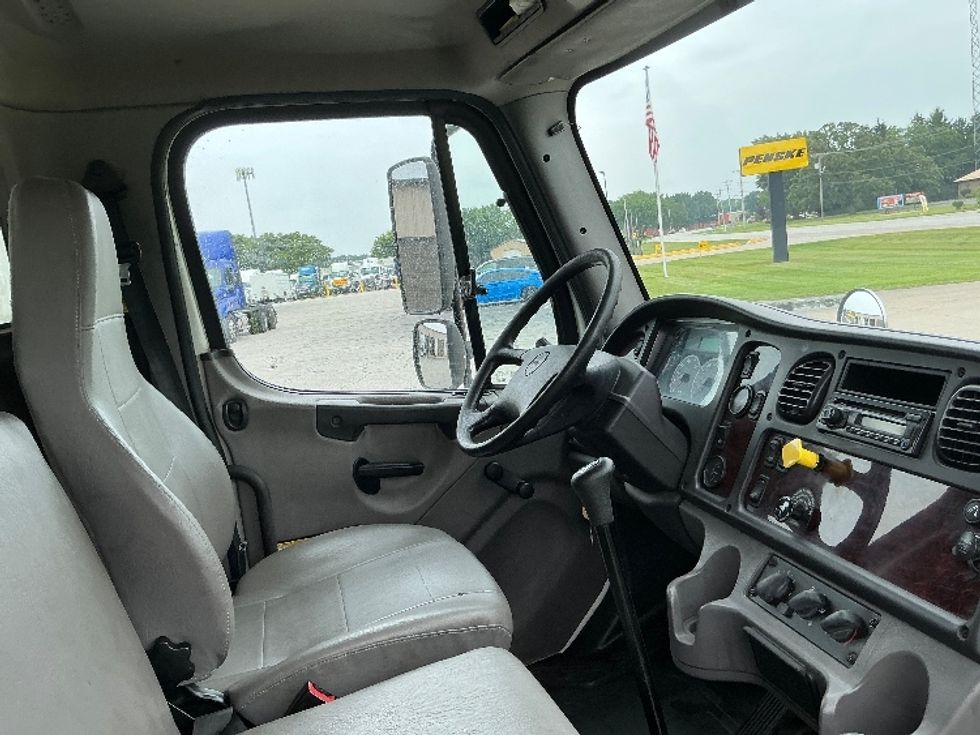 Medium Duty Box Truck-Light and Medium Duty Trucks-Freightliner-2017-M2-Elkhart-IN-179,191\n\t\tmiles-$ 31,500 - Image 22
