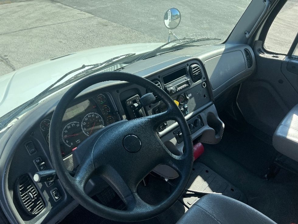 Medium Duty Box Truck-Light and Medium Duty Trucks-Freightliner-2017-M2-Florence-SC-163,614\n\t\tmiles-$ 42,500 - Image 17