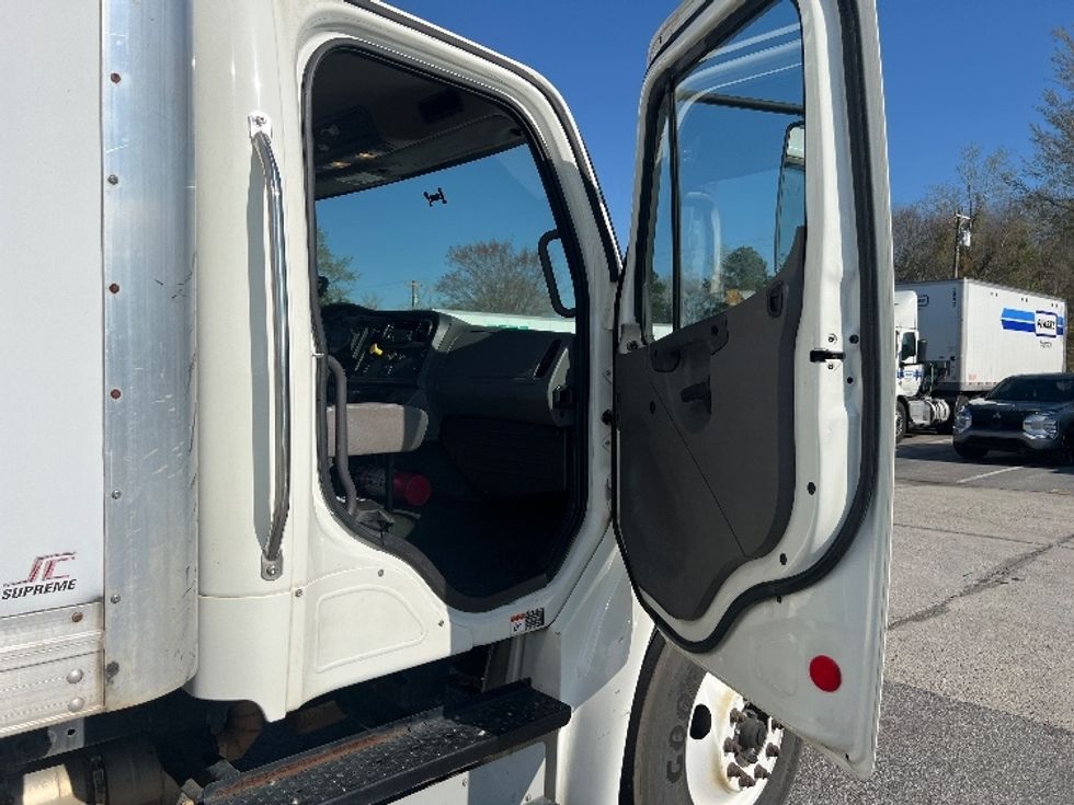 Medium Duty Box Truck-Light and Medium Duty Trucks-Freightliner-2017-M2-Florence-SC-163,614\n\t\tmiles-$ 42,500 - Image 20