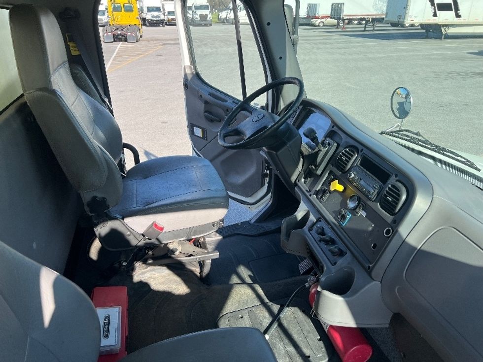 Medium Duty Box Truck-Light and Medium Duty Trucks-Freightliner-2017-M2-Florence-SC-163,614\n\t\tmiles-$ 42,500 - Image 22