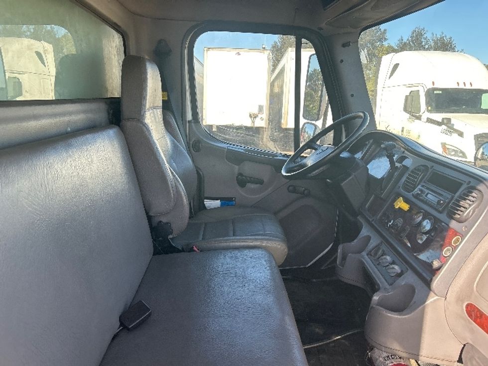 Medium Duty Box Truck-Light and Medium Duty Trucks-Freightliner-2017-M2-Fontana-CA-124,589\n\t\tmiles-$ 58,250 - Image 21
