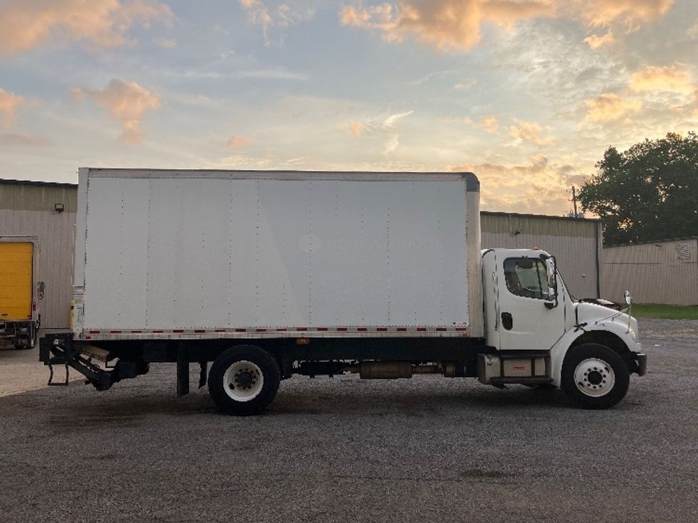 Medium Duty Box Truck-Light and Medium Duty Trucks-Freightliner-2017-M2-Hueytown-AL-315,501\n\t\tmiles-$ 29,250 - Image 15
